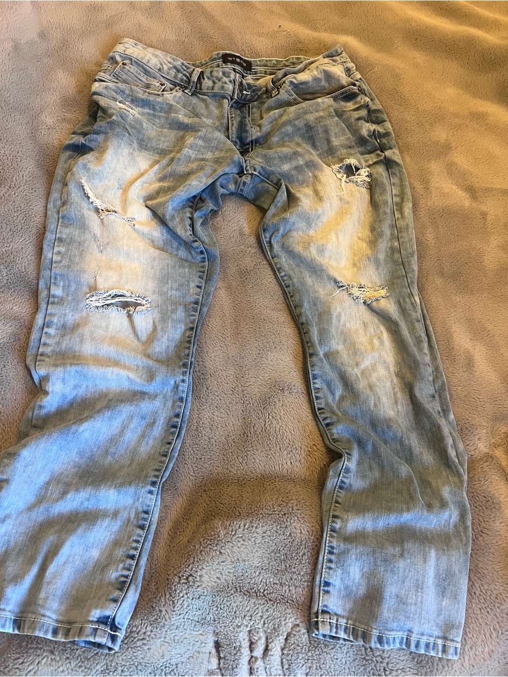 WT02 Men’s Blue Light Wash Distressed Denim Jeans Straight Regular Fit 34/32